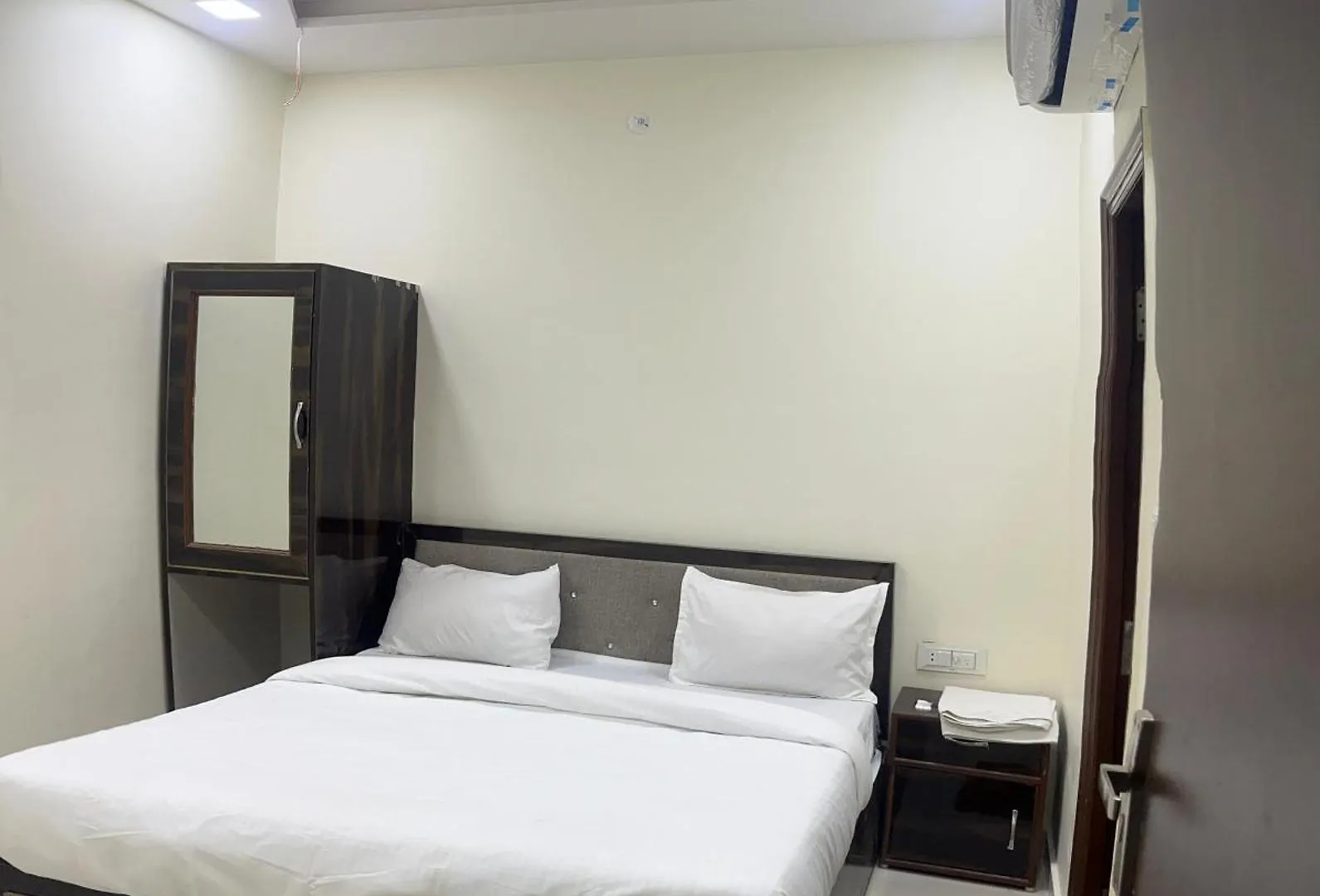 ***  Hotel The Majestic Taj Near Tajmahal Agra  India